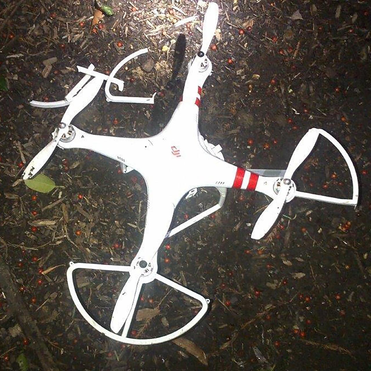 Drone crashes in paris