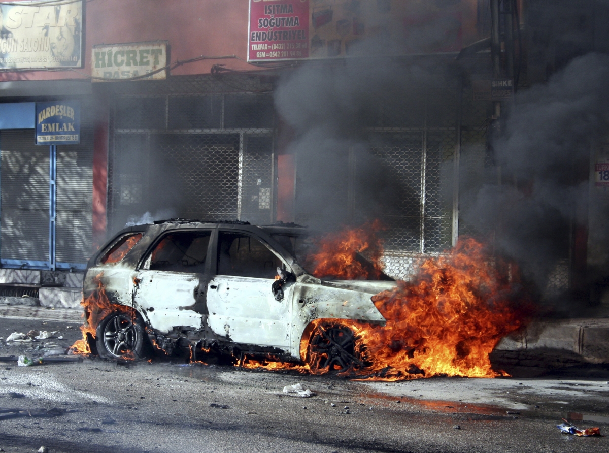 Car blown up in bomb scare near Regent Street 'had its phone